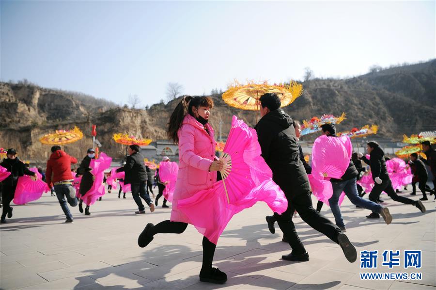 (新华全媒头条·图文互动)(2)伟大旗帜引领历史巨变——习近平新时代中国特色社会主义思想指引“十三五”经济社会发展述评
