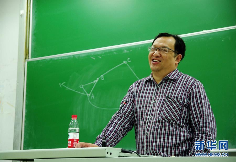 (新华全媒头条·图文互动)(6)凝心铸师魂 立德育新人——以习近平同志为核心的党中央关心教师队伍建设纪实
